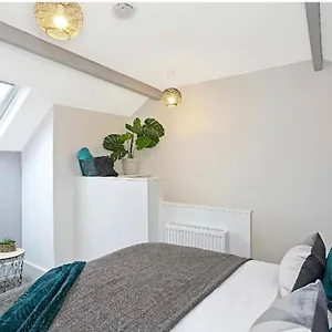 https://the-duplex-cammell-staycation-sleeps-8.yorkshirehotels.net